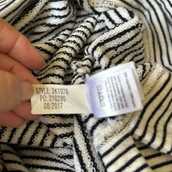 Vineyard Vines Black & White Striped Bateau Lace Up Pullover Sweater Sz XL - Picture 10 of 10